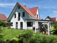 Hauptbild Junges Einfamilienhaus mit idyllischem Garten